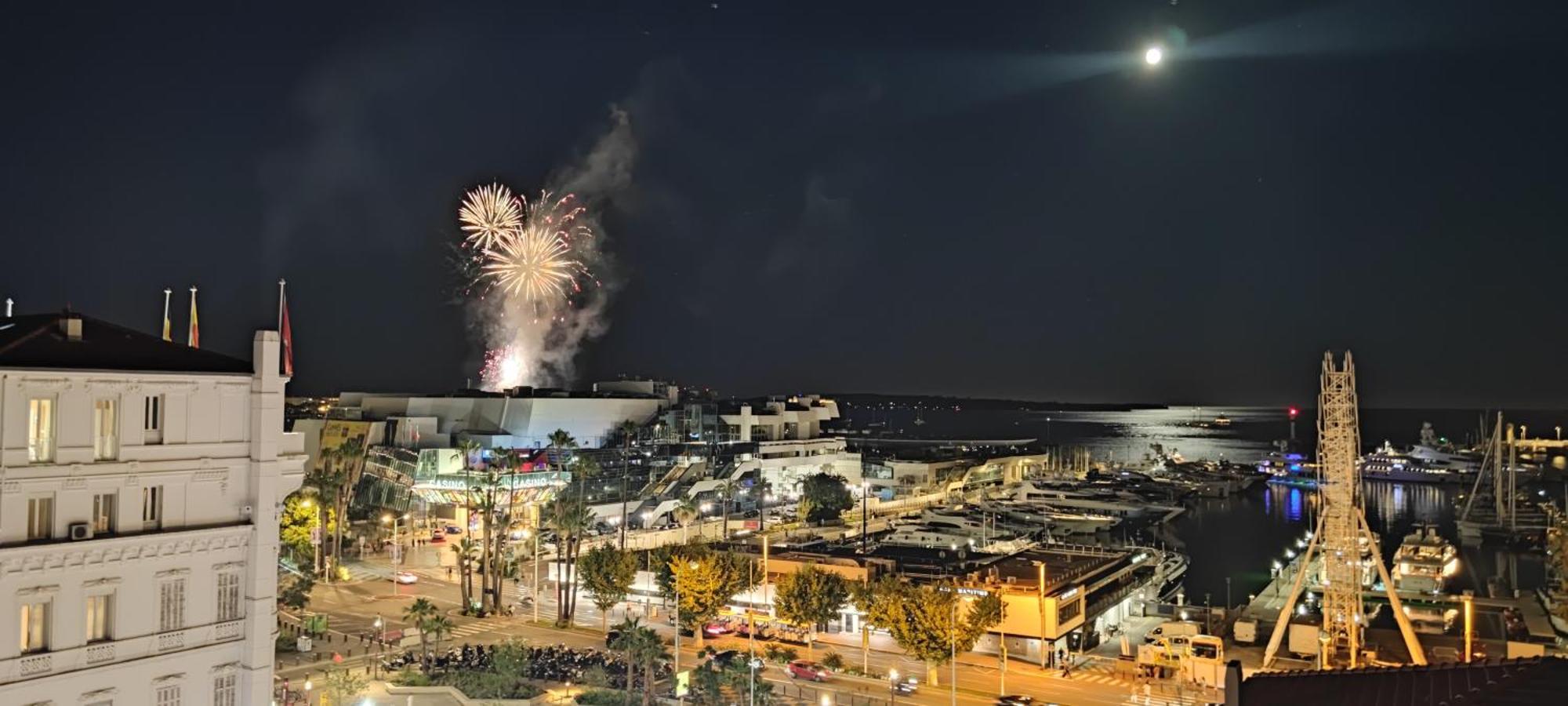 O Festival Palace, Terrace With Panoramic Sea View カンヌ エクステリア 写真