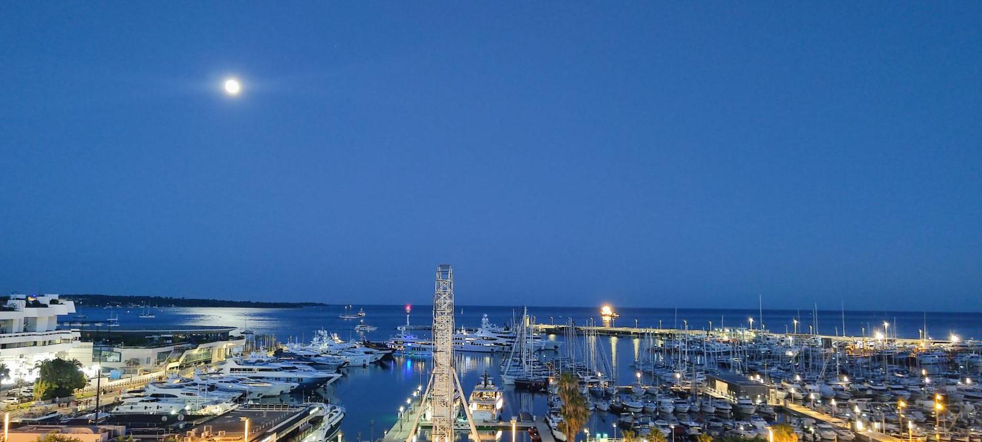 O Festival Palace, Terrace With Panoramic Sea View カンヌ エクステリア 写真